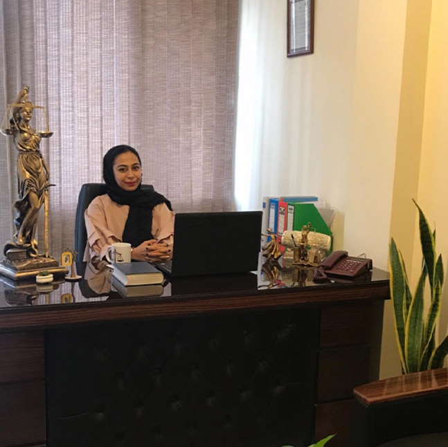 زینب حنیفی ، مشاور حقوقی و وکیل دادگستری در رودهن